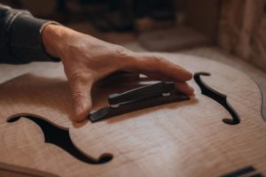 Chevalet du Modèle Jazz Archtop par Laurent SAMMARRO - Luthier à Villaz